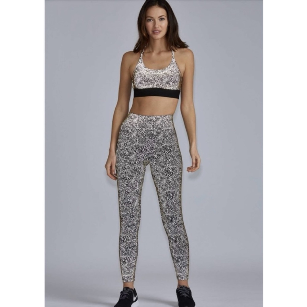 EUC Noli Yoga Gold Reflective Leggings | Size Small (4-6)